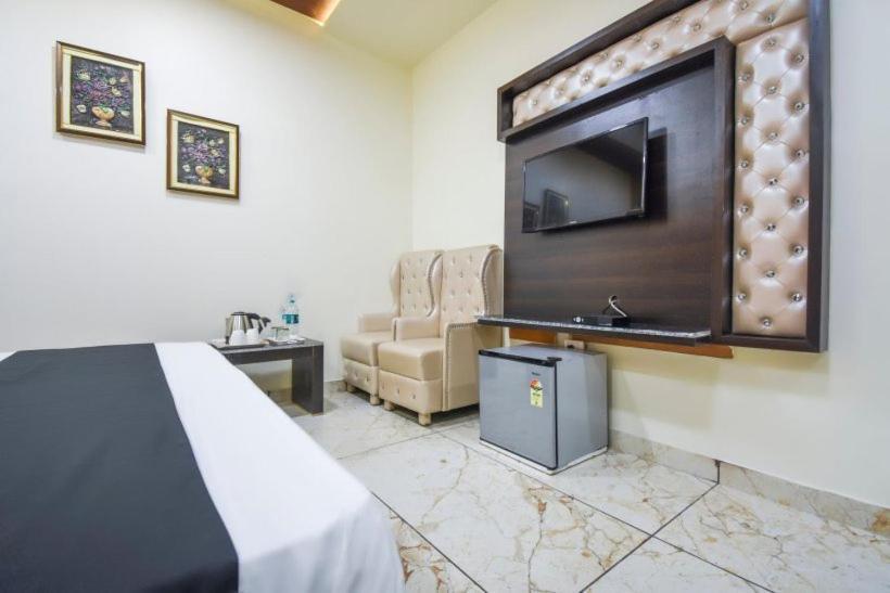 Hotel Ravi Residency 贾朗达尔 外观 照片